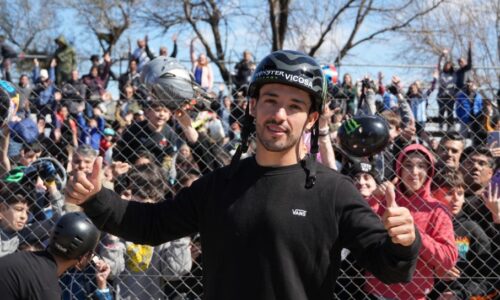 “Maligno” Torres festejó su oro con una multitudinaria “Vuelta Olímpica”